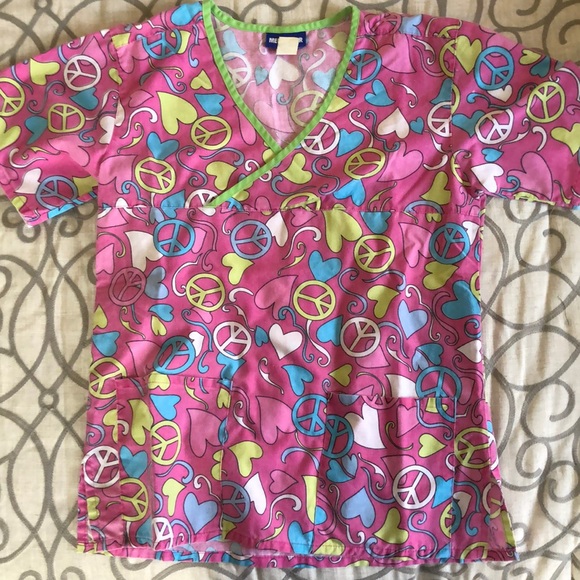 Heart and peace sign scrub top - Picture 1 of 4